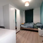 Apartment Hadriel Host