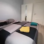 Apartment Hadriel Host *