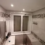 Hadriel Host Apartment *